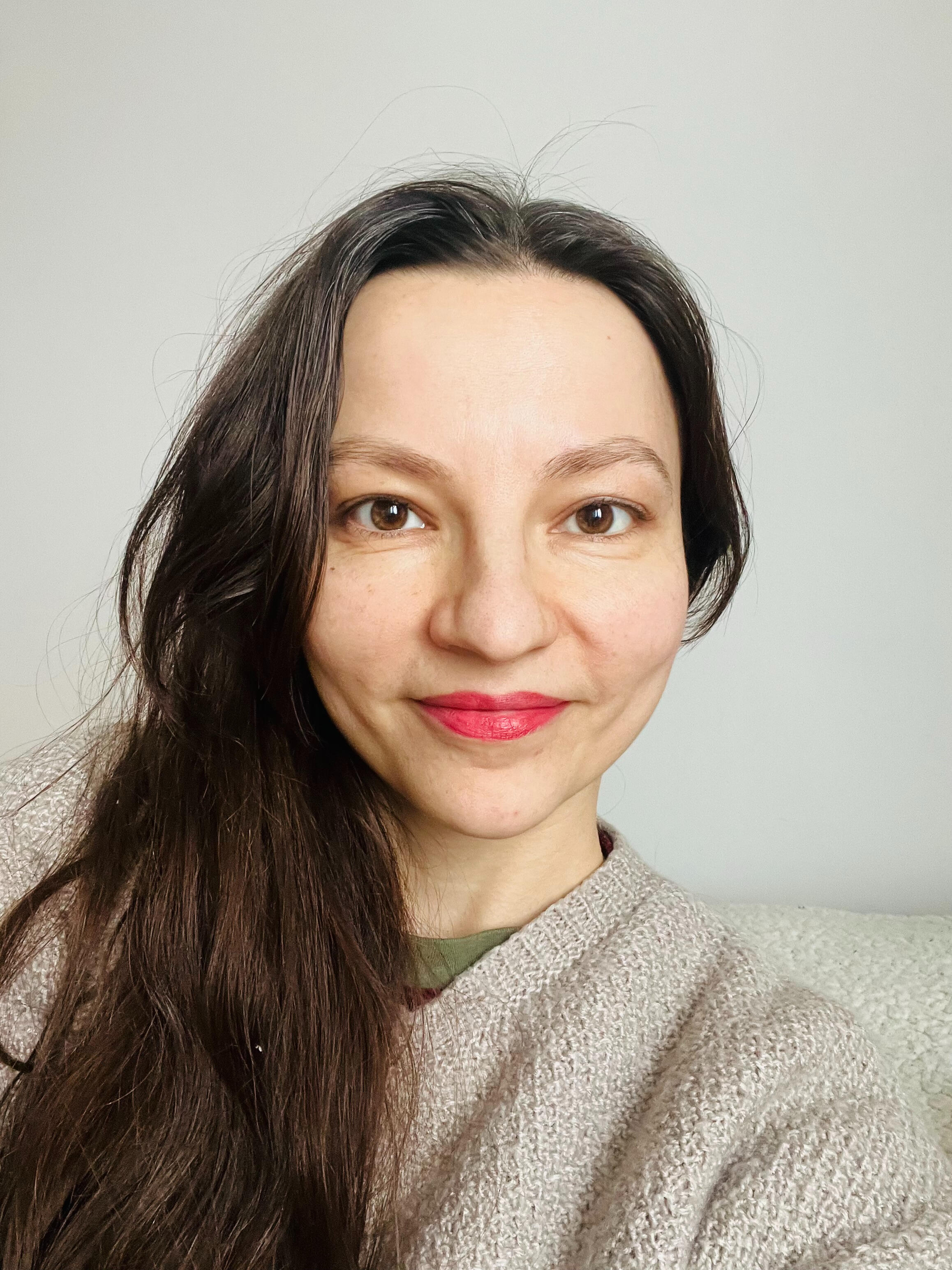 voice coach singing on the Prague bridge